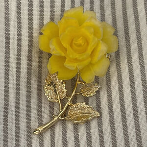 Vintage Yellow Celluloid Flower Brooch gold tone leaves signed Gesch 126 pin